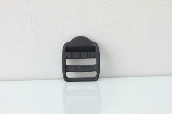 אבזם סולם מתיחה שחור שטוח 25 ממ