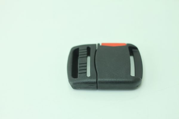 אבזם שחרור מהיר 40 ממ שחור אדום